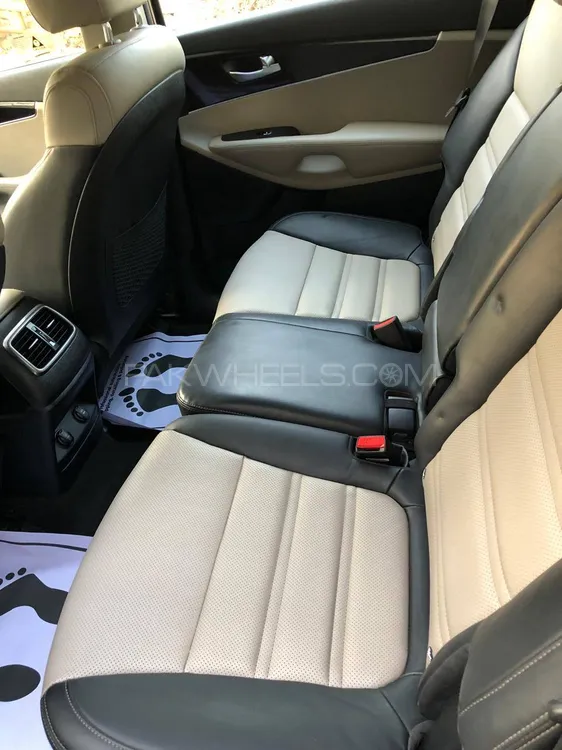 KIA Sorento 2023 for Sale in Karachi KIA Sorento 2023 for Sale in Karachi Image-12