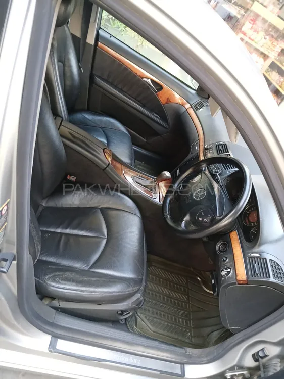 Mercedes Benz E Class 2004 for Sale in Faisalabad Mercedes Benz E Class 2004 for Sale in Faisalabad Image-13