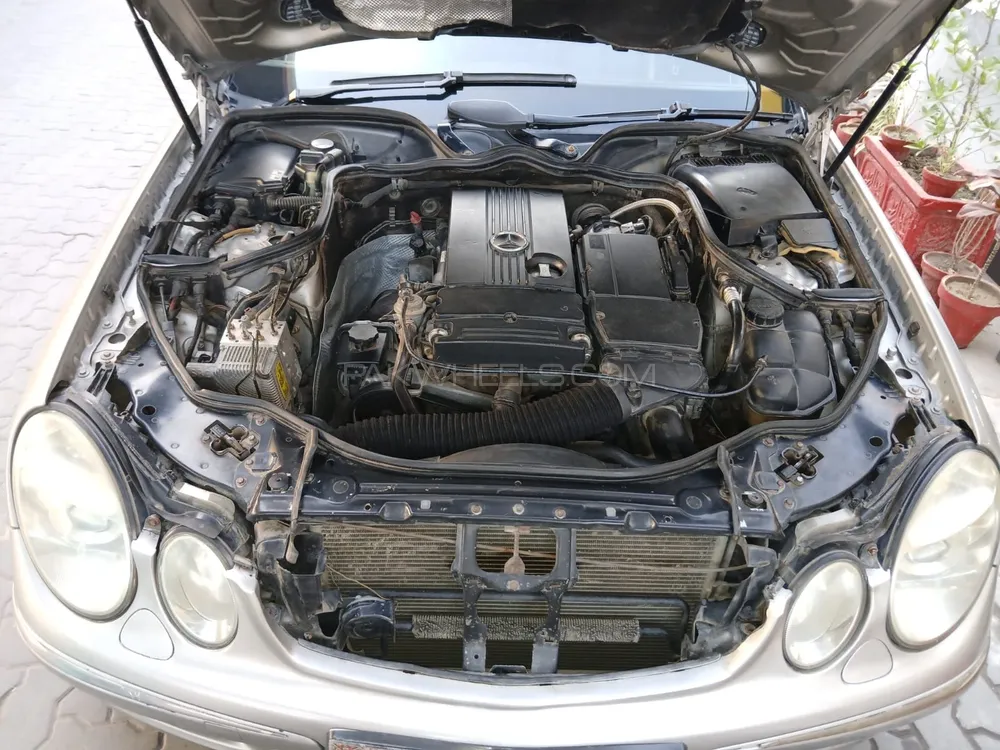 Mercedes Benz E Class 2004 for Sale in Faisalabad Mercedes Benz E Class 2004 for Sale in Faisalabad Image-7