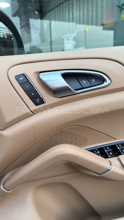 Porsche Cayenne 2014 for Sale in Lahore Porsche Cayenne 2014 for Sale in Lahore Image-12
