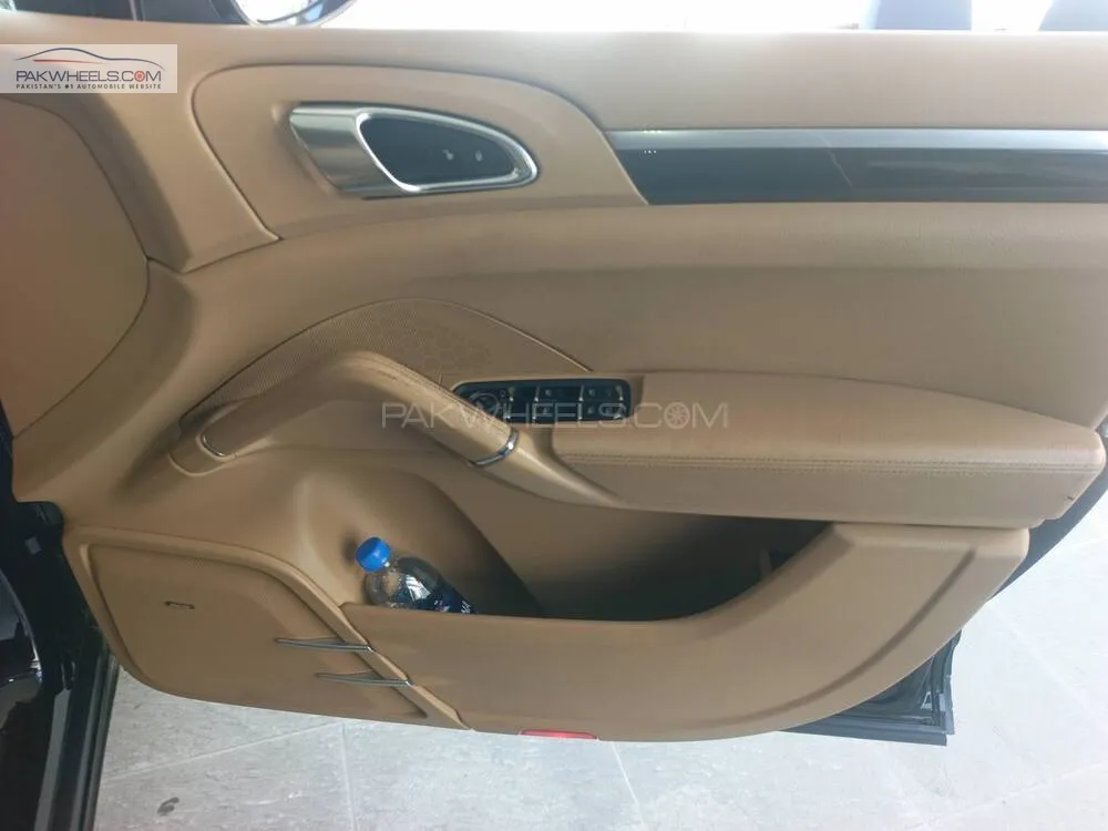 Porsche Cayenne 2017 for Sale in Karachi Porsche Cayenne 2017 for Sale in Karachi Image-12