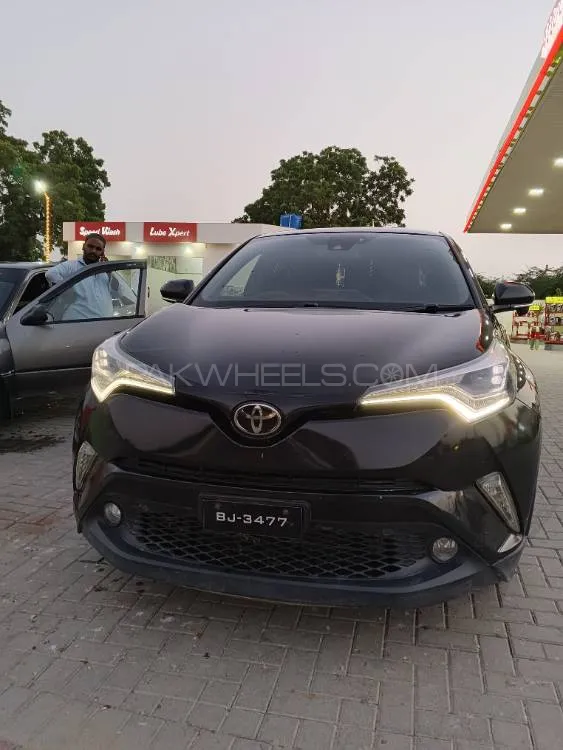 Toyota C-HR 2017 for Sale in Karachi Toyota C-HR 2017 for Sale in Karachi Image-1