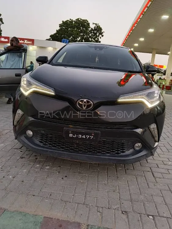 Toyota C-HR 2017 for Sale in Karachi Toyota C-HR 2017 for Sale in Karachi Image-4
