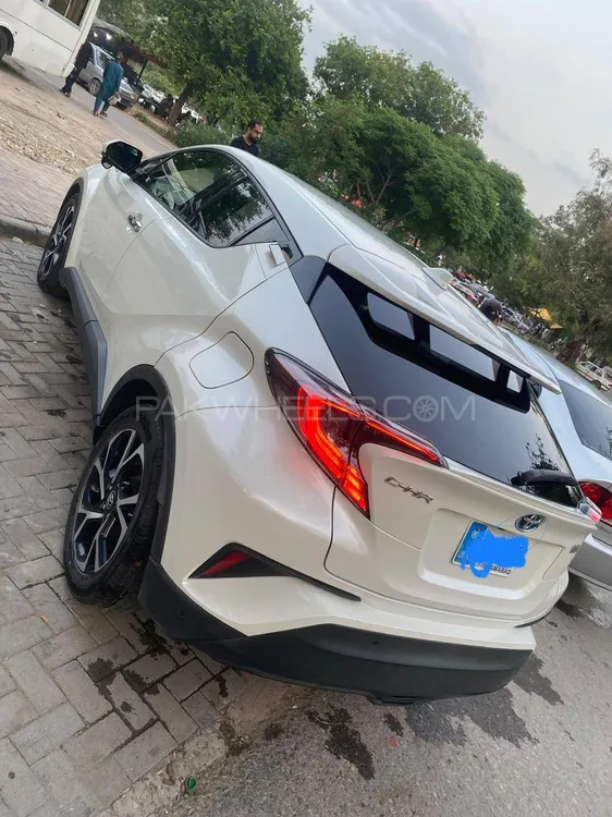 Toyota C-HR 2017 for Sale in Islamabad Toyota C-HR 2017 for Sale in Islamabad Image-2