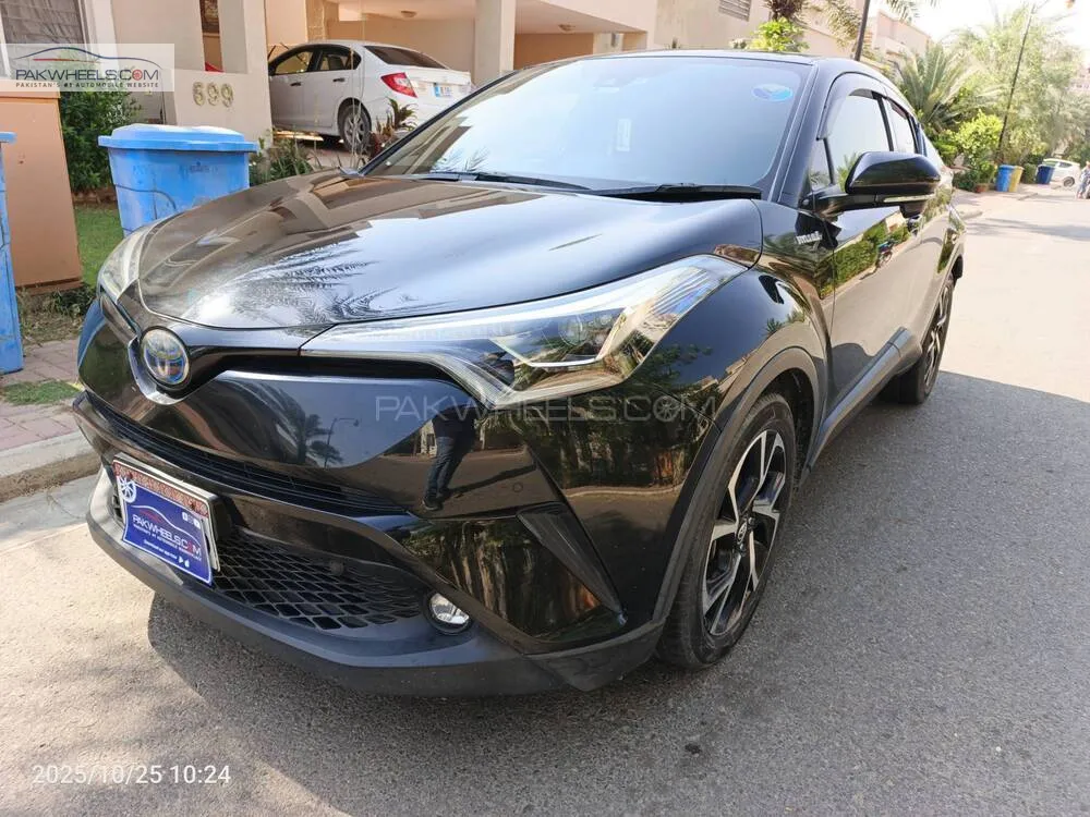Toyota C-HR 2018 for Sale in Karachi Toyota C-HR 2018 for Sale in Karachi Image-3