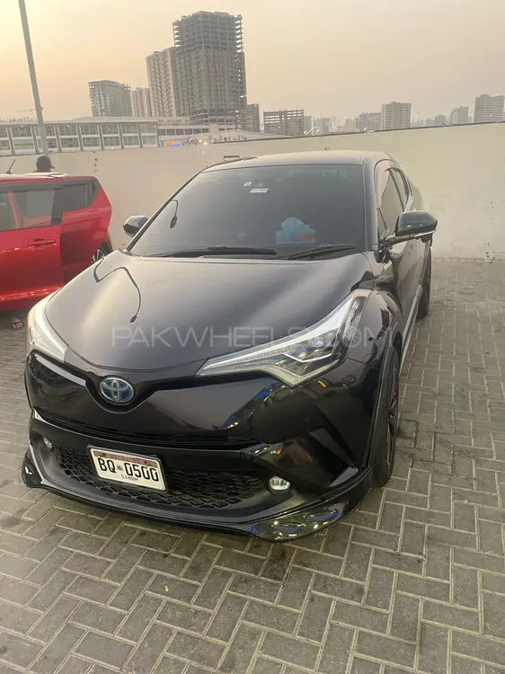 Toyota C-HR 2018 for Sale in Karachi Toyota C-HR 2018 for Sale in Karachi Image-9