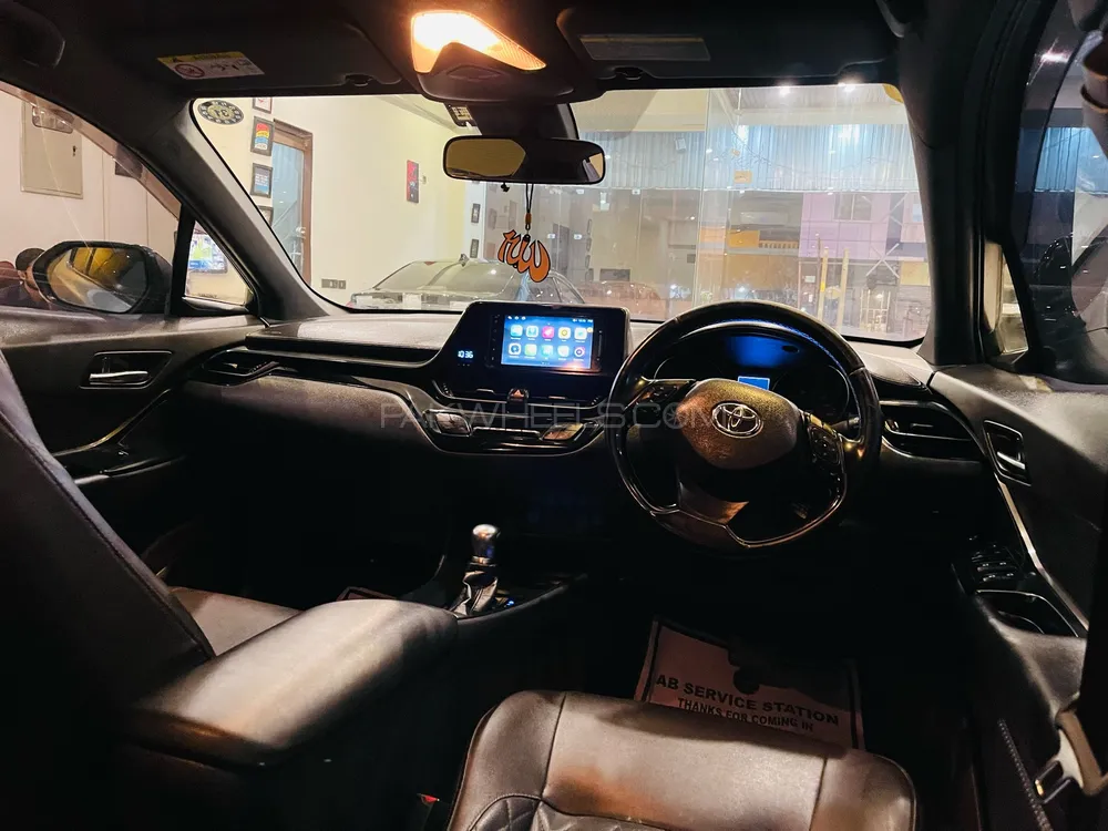Toyota C-HR 2017 for Sale in Karachi Toyota C-HR 2017 for Sale in Karachi Image-11