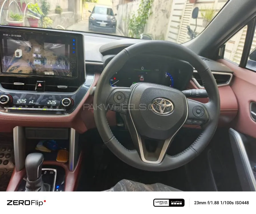 Toyota Corolla Cross 2024 for Sale in Lahore Toyota Corolla Cross 2024 for Sale in Lahore Image-5