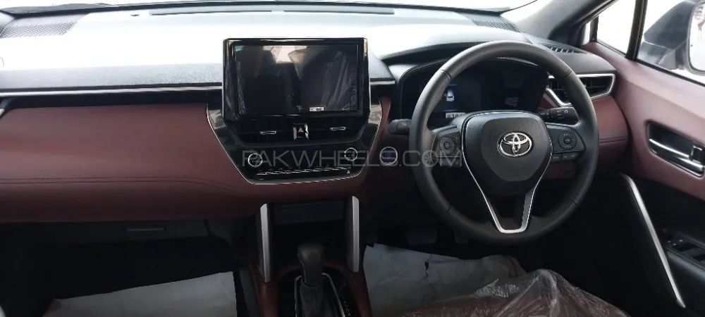 Toyota Corolla Cross 2024 for Sale in Multan Toyota Corolla Cross 2024 for Sale in Multan Image-13