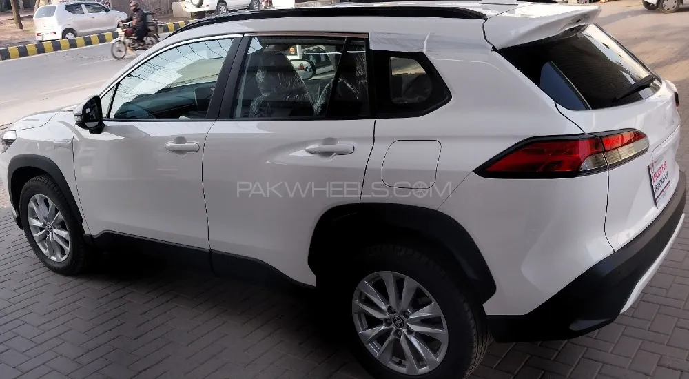 Toyota Corolla Cross 2024 for Sale in Multan Toyota Corolla Cross 2024 for Sale in Multan Image-10