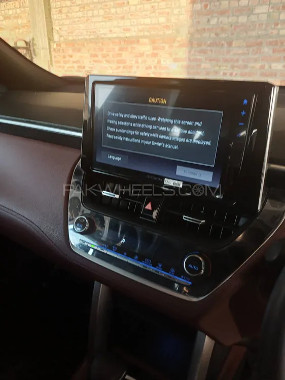 Toyota Corolla Cross 2025 for Sale in Lahore Toyota Corolla Cross 2025 for Sale in Lahore Image-8