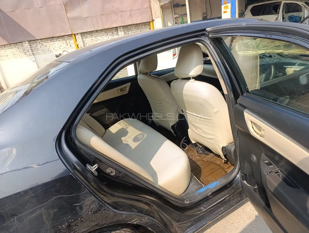 Toyota Corolla 2015 for Sale in Lahore Toyota Corolla 2015 for Sale in Lahore Image-13