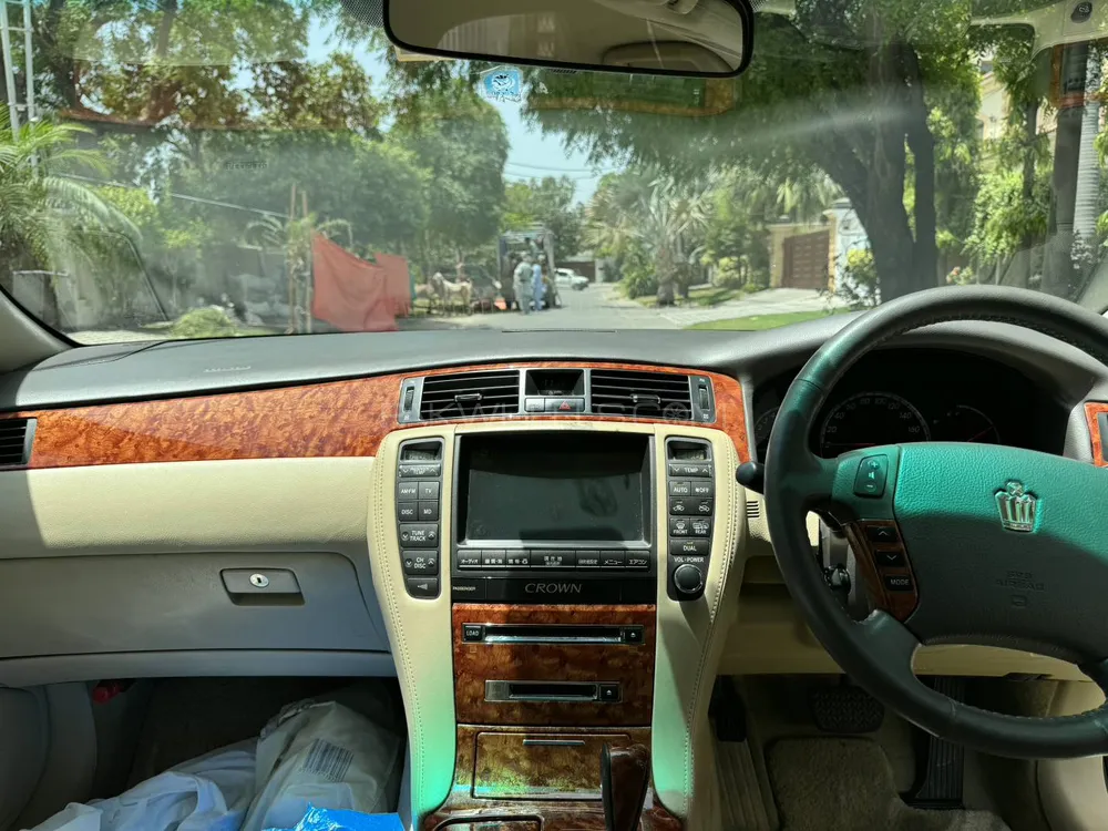 Toyota Crown 2004 for Sale in Lahore Toyota Crown 2004 for Sale in Lahore Image-9