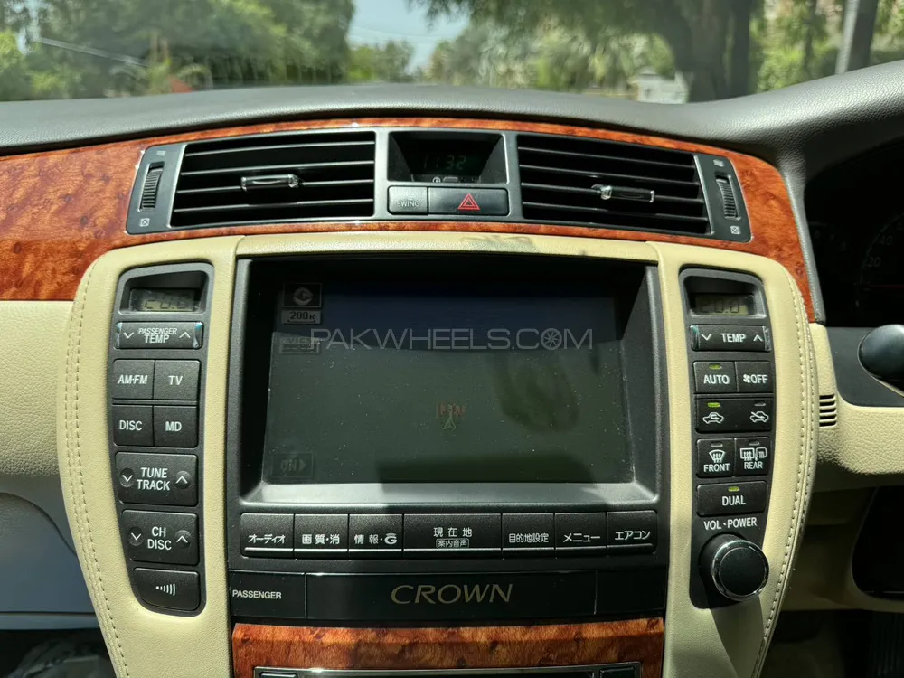 Toyota Crown 2004 for Sale in Lahore Toyota Crown 2004 for Sale in Lahore Image-10