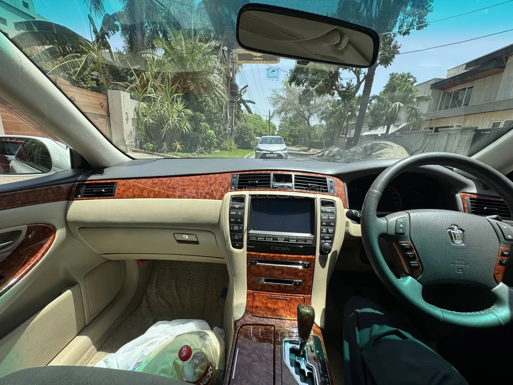 Toyota Crown 2004 for Sale in Lahore Toyota Crown 2004 for Sale in Lahore Image-12