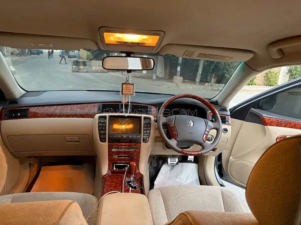 Toyota Crown 2005 for Sale in Karachi Toyota Crown 2005 for Sale in Karachi Image-8