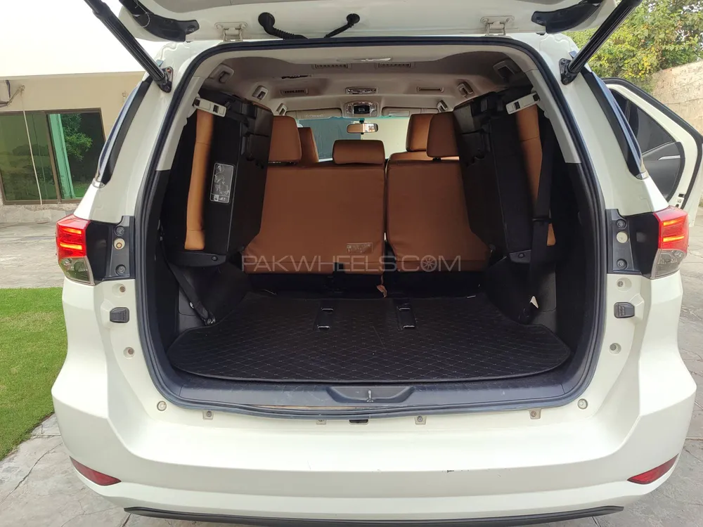 Toyota Fortuner 2018 for Sale in Lahore Toyota Fortuner 2018 for Sale in Lahore Image-10