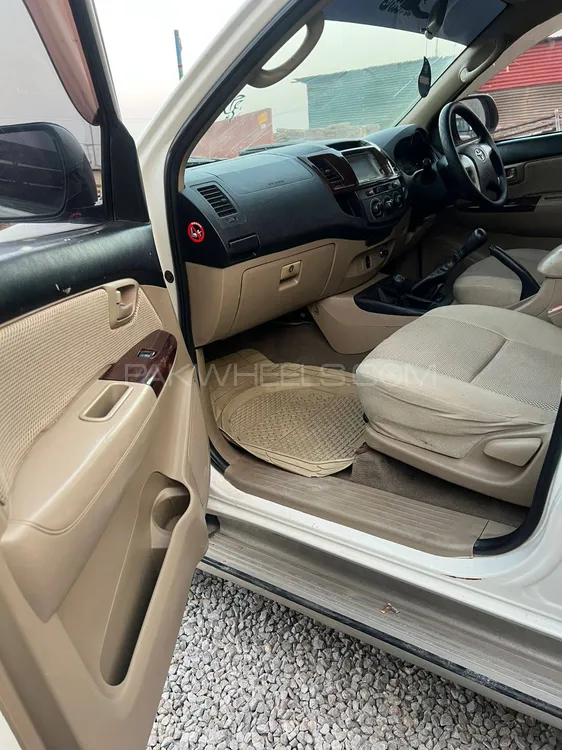 ٹویوٹا ہائیلکس 2016 for Sale in اسلام آباد ٹویوٹا ہائیلکس 2016 for Sale in اسلام آباد Image-3