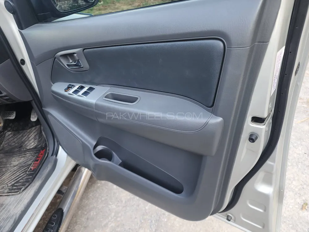 Toyota Hilux 2012 for Sale in Rawalpindi Toyota Hilux 2012 for Sale in Rawalpindi Image-16