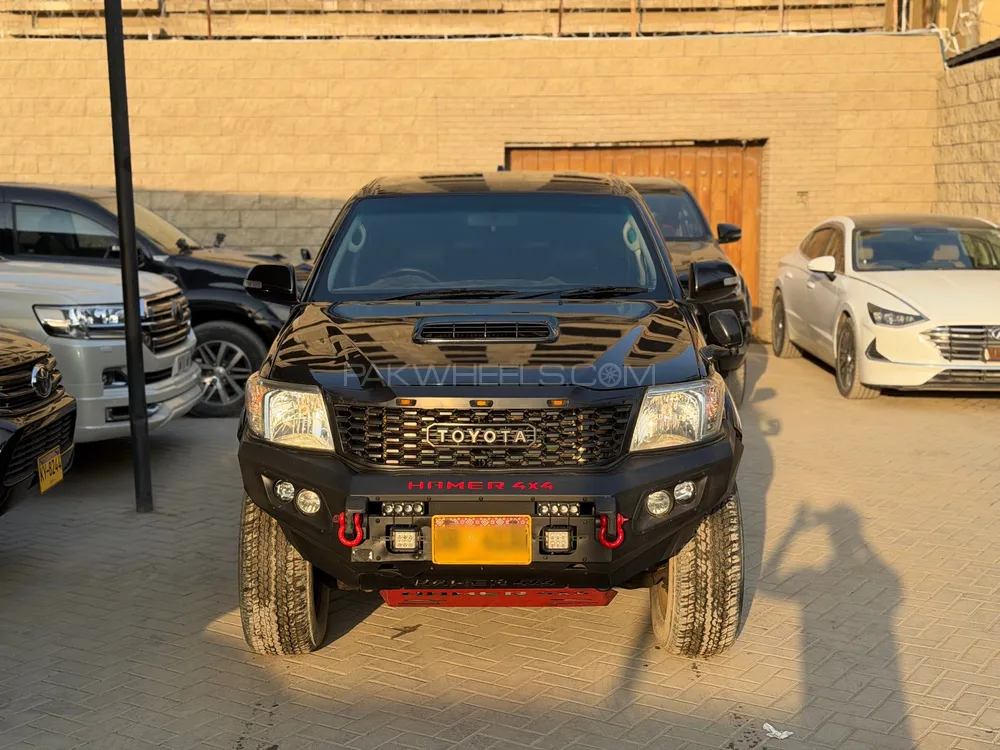 Toyota Hilux 2014 for Sale in Karachi Toyota Hilux 2014 for Sale in Karachi Image-1