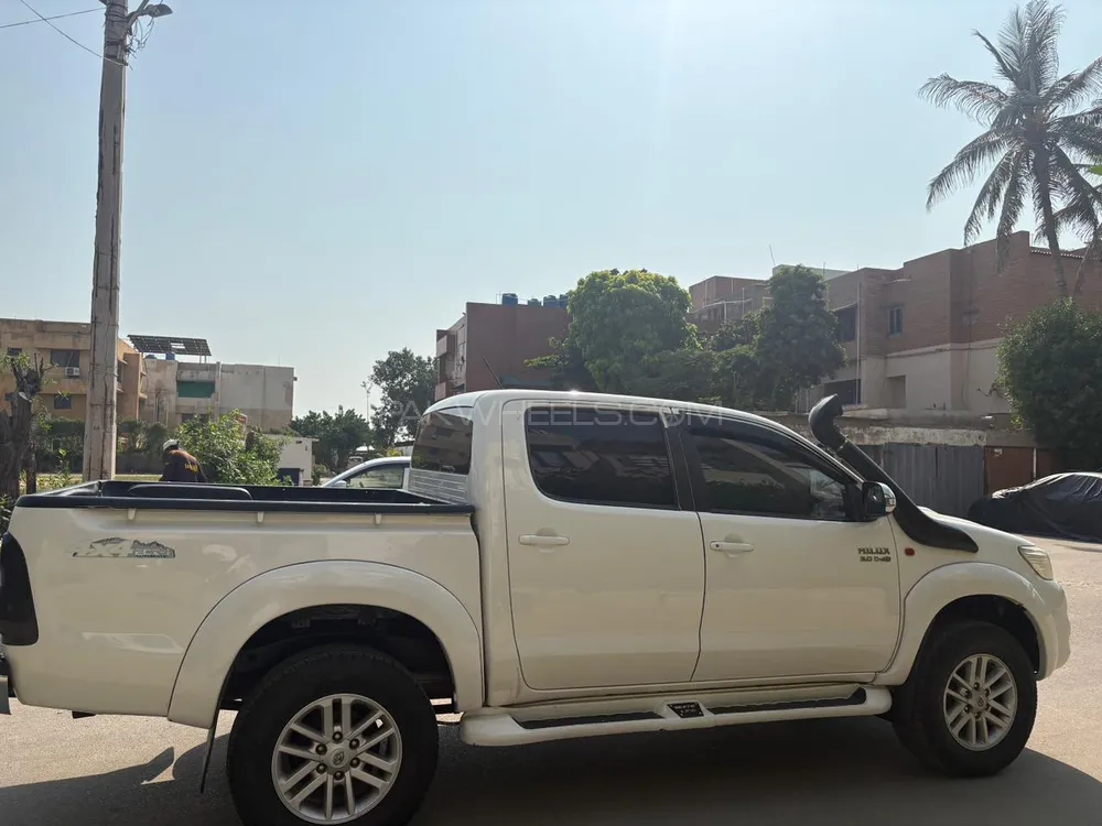 Toyota Hilux 2014 for Sale in Karachi Toyota Hilux 2014 for Sale in Karachi Image-4