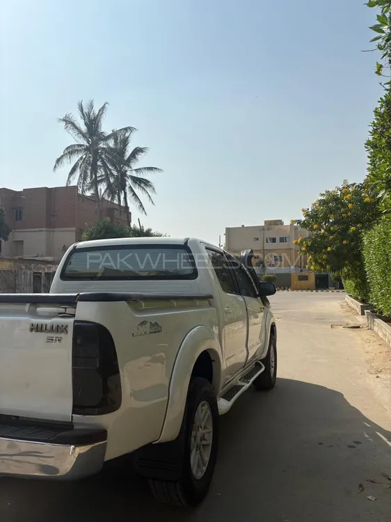 Toyota Hilux 2014 for Sale in Karachi Toyota Hilux 2014 for Sale in Karachi Image-10