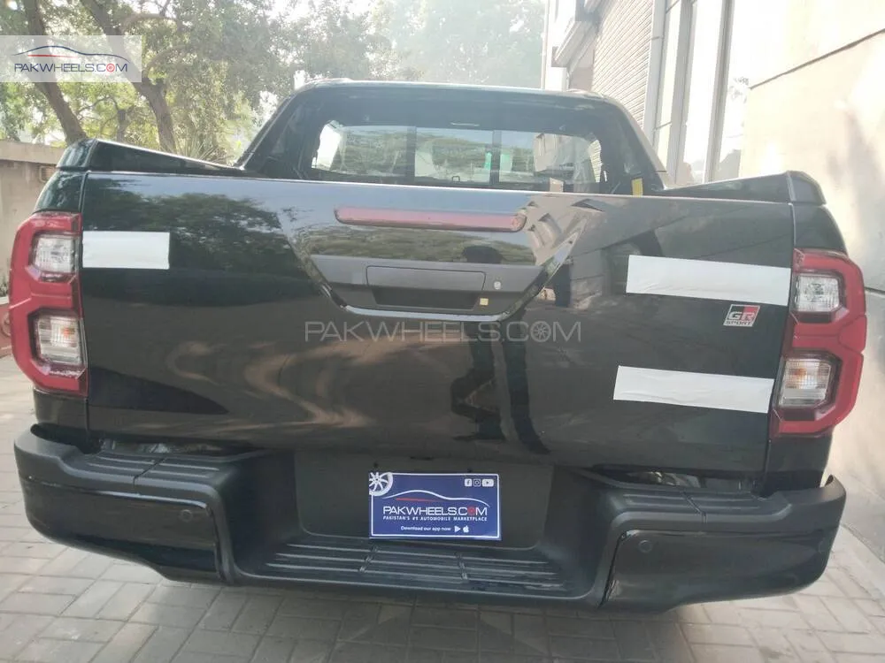 Toyota Hilux 2025 for Sale in Lahore Toyota Hilux 2025 for Sale in Lahore Image-6