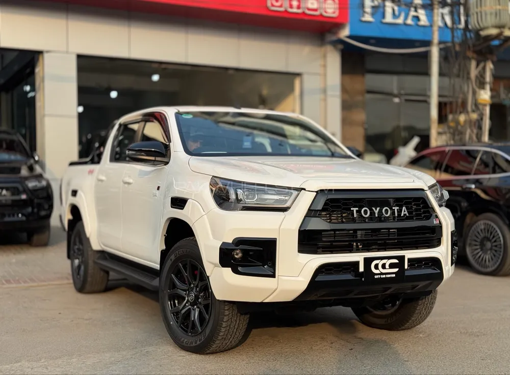 Toyota Hilux 2025 for Sale in Lahore Toyota Hilux 2025 for Sale in Lahore Image-3