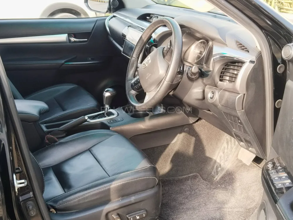 Toyota Hilux 2022 for Sale in Sialkot Toyota Hilux 2022 for Sale in Sialkot Image-6