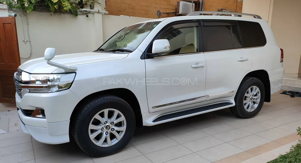 Toyota Land Cruiser 2017 for Sale in Karachi Toyota Land Cruiser 2017 for Sale in Karachi Image-4