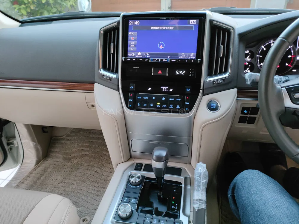 Toyota Land Cruiser 2017 for Sale in Karachi Toyota Land Cruiser 2017 for Sale in Karachi Image-7