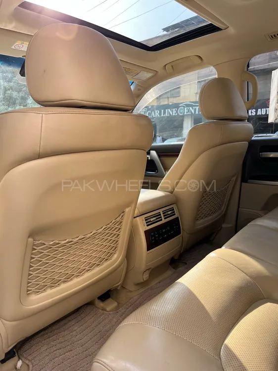 Toyota Land Cruiser 2016 for Sale in Karachi Toyota Land Cruiser 2016 for Sale in Karachi Image-8