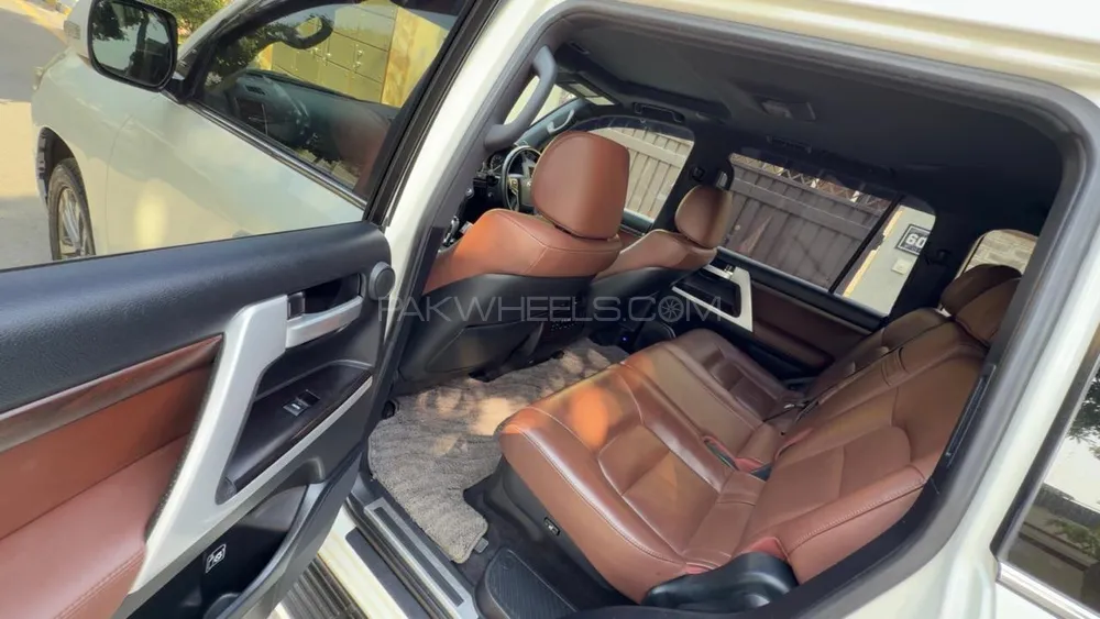 Toyota Land Cruiser 2016 for Sale in Islamabad Toyota Land Cruiser 2016 for Sale in Islamabad Image-9