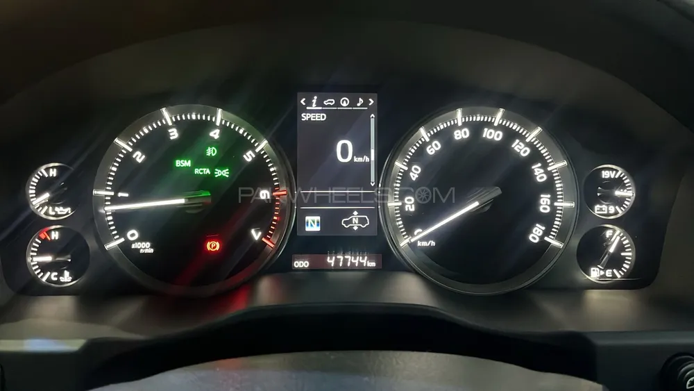 Toyota Land Cruiser 2019 for Sale in Sialkot Toyota Land Cruiser 2019 for Sale in Sialkot Image-6