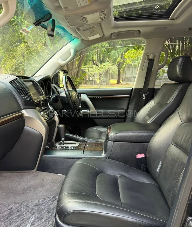 Toyota Land Cruiser 2010 for Sale in Lahore Toyota Land Cruiser 2010 for Sale in Lahore Image-7