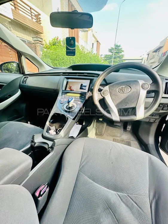 Toyota Prius 2011 for Sale in Faisalabad Toyota Prius 2011 for Sale in Faisalabad Image-8