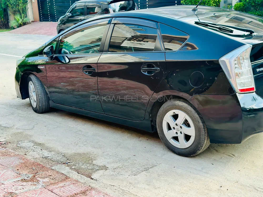 Toyota Prius 2011 for Sale in Faisalabad Toyota Prius 2011 for Sale in Faisalabad Image-4