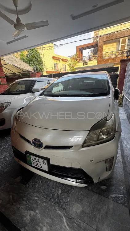 Toyota Prius 2012 for Sale in Lahore Toyota Prius 2012 for Sale in Lahore Image-3