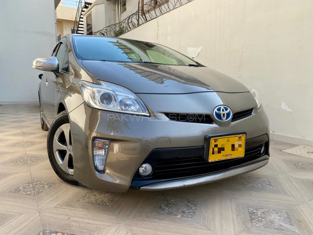 Toyota Prius 2013 for Sale in Karachi Toyota Prius 2013 for Sale in Karachi Image-1