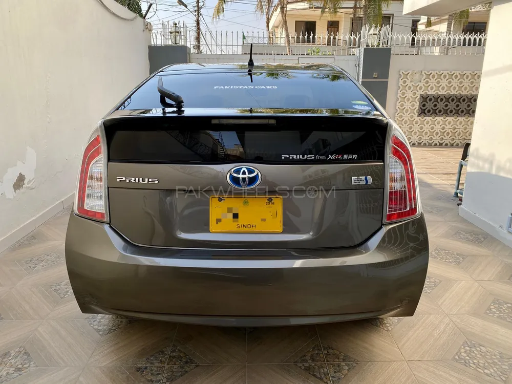 Toyota Prius 2013 for Sale in Karachi Toyota Prius 2013 for Sale in Karachi Image-7