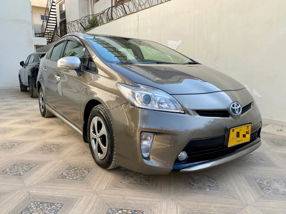 Toyota Prius 2013 for Sale in Karachi Toyota Prius 2013 for Sale in Karachi Image-2