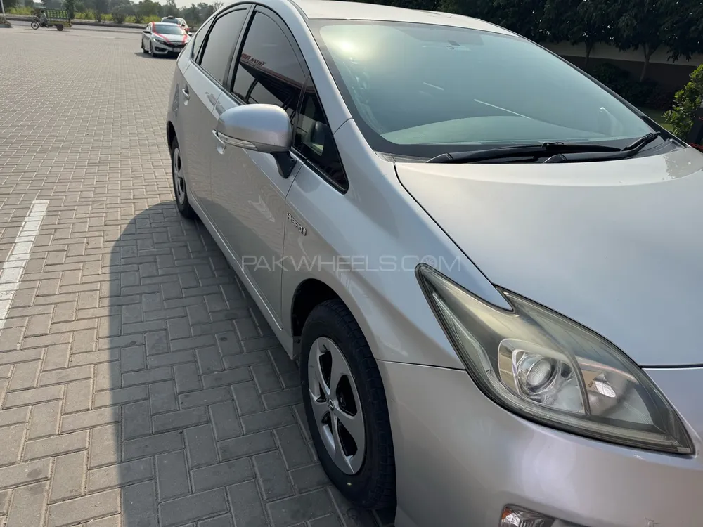 Toyota Prius 2014 for Sale in Multan Toyota Prius 2014 for Sale in Multan Image-3