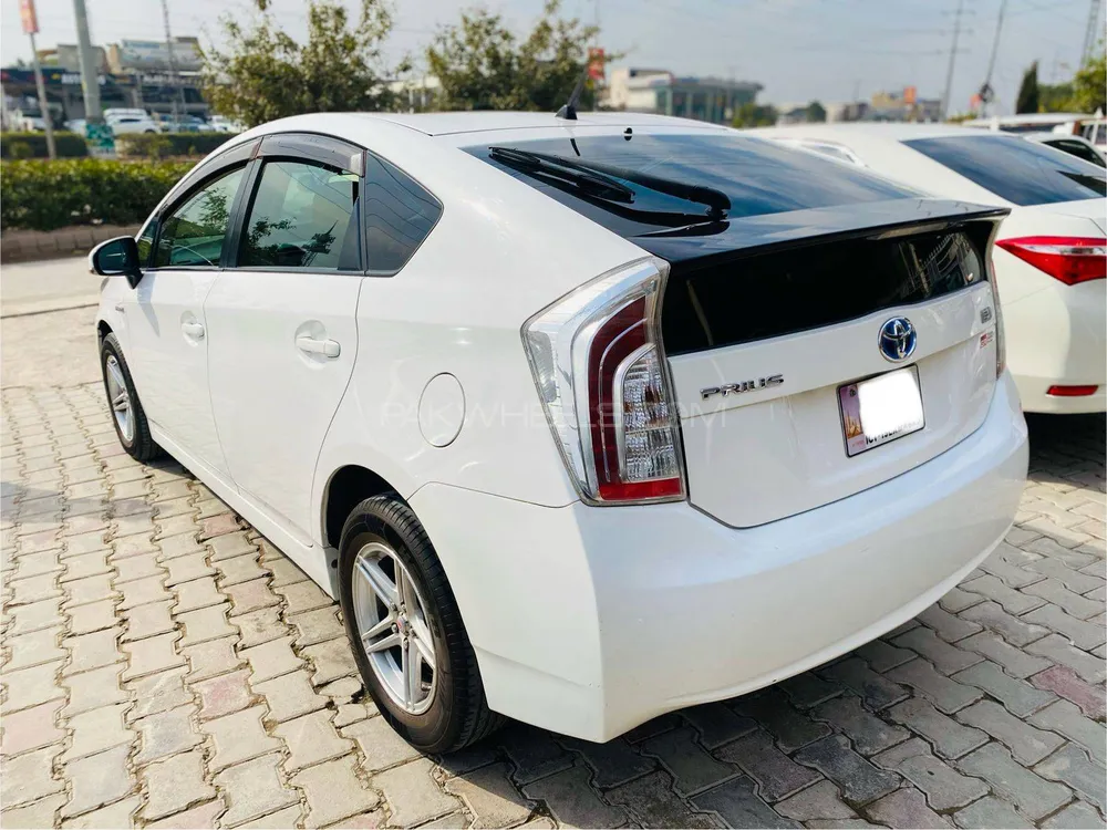 Toyota Prius 2014 for Sale in Peshawar Toyota Prius 2014 for Sale in Peshawar Image-18
