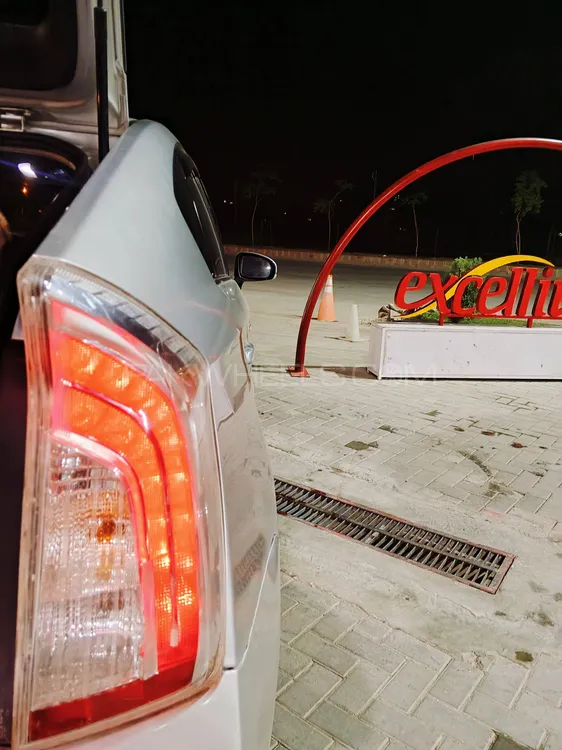 Toyota Prius 2012 for Sale in Rawalpindi Toyota Prius 2012 for Sale in Rawalpindi Image-2