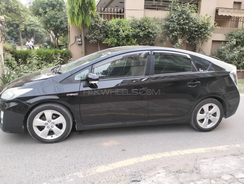 Toyota Prius 2010 for Sale in Lahore Toyota Prius 2010 for Sale in Lahore Image-6