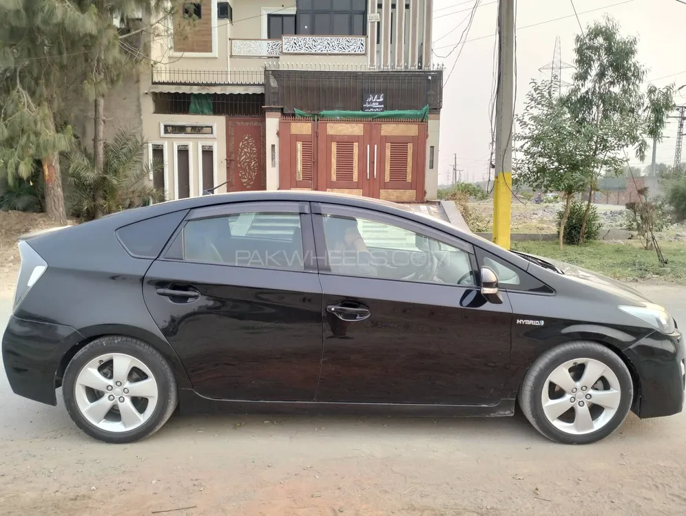 Toyota Prius 2010 for Sale in Lahore Toyota Prius 2010 for Sale in Lahore Image-3