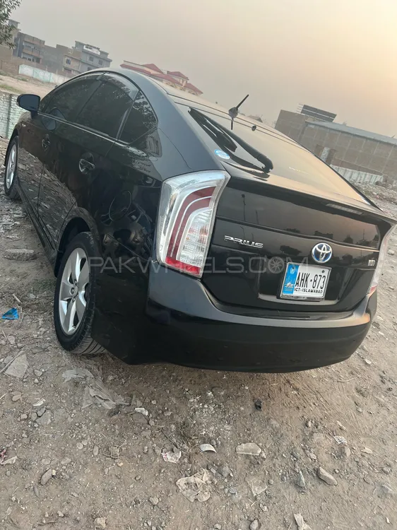 Toyota Prius 2014 for Sale in Peshawar Toyota Prius 2014 for Sale in Peshawar Image-2