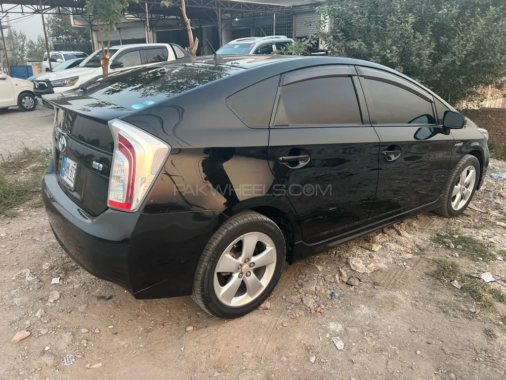 Toyota Prius 2014 for Sale in Peshawar Toyota Prius 2014 for Sale in Peshawar Image-3