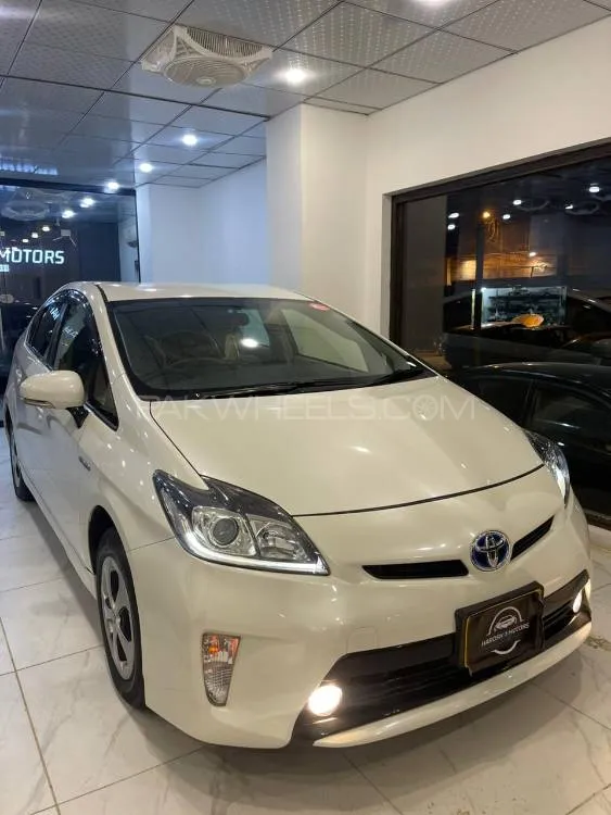 Toyota Prius 2014 for Sale in Karachi Toyota Prius 2014 for Sale in Karachi Image-2