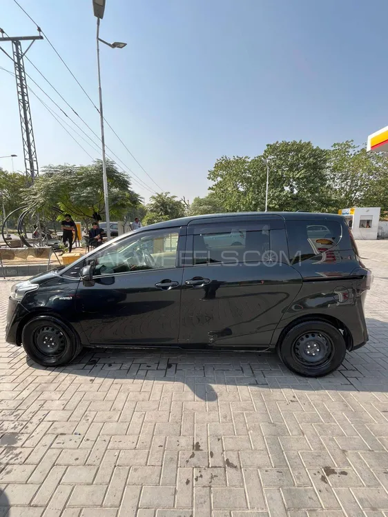Toyota Sienta 2015 for Sale in Islamabad Toyota Sienta 2015 for Sale in Islamabad Image-7